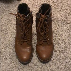 White mountain lace up booties